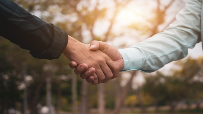 協力関係を結ぶ